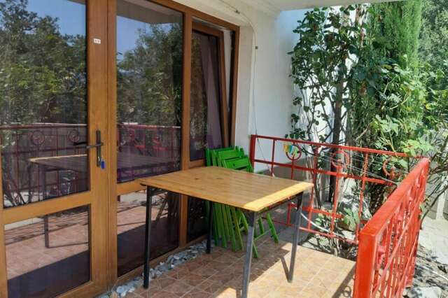 Гостевой дом Лавровый Сад Алупка-186