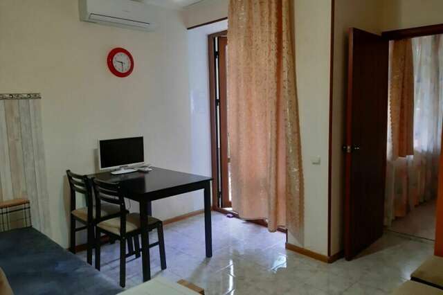 Гостевой дом Лавровый Сад Алупка-195